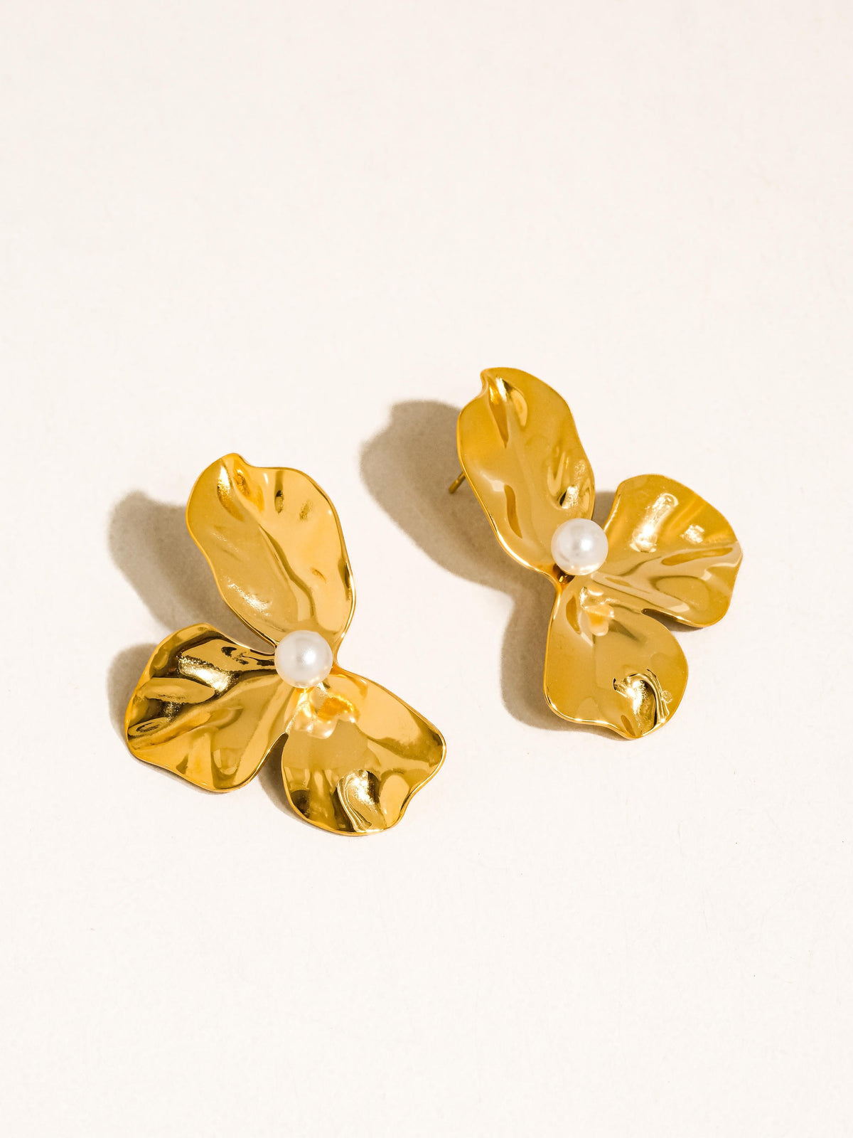 18k Gold Non-tarnish Flower Shell Pearl Earrings